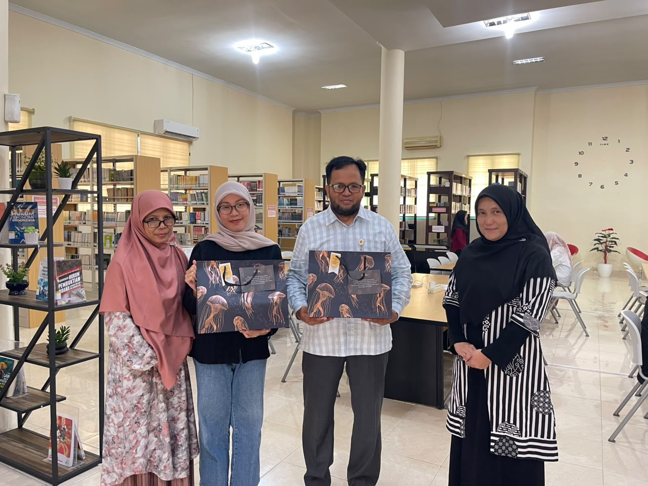 Ruang Baca Fakultas Hukum USK Apresiasi Pemustaka Inspiratif dan Sambut Tahun Akademik 2026/2027