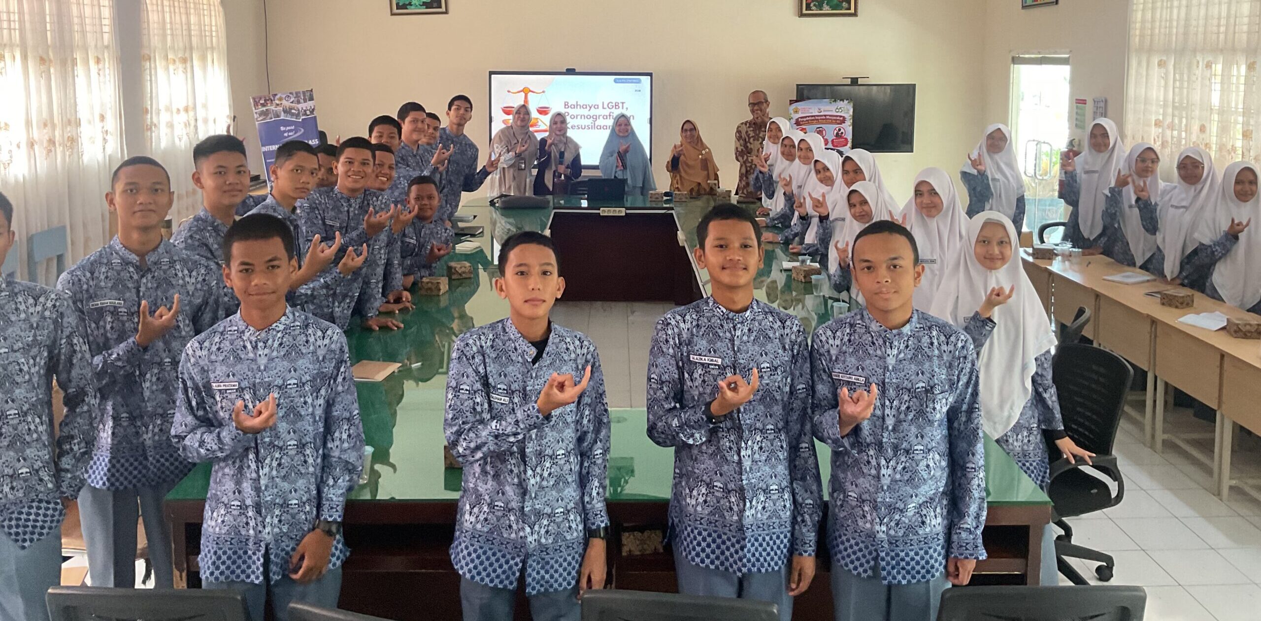 FH USK Edukasi Hukum Pornografi bagi Siswa